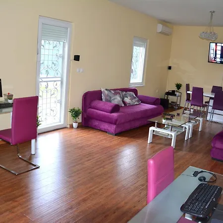 Montenegro Bed and Breakfast 2*